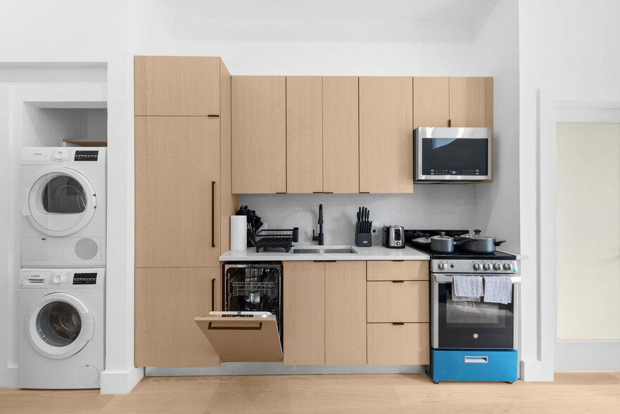 Building Photo - 19 St Marks Pl