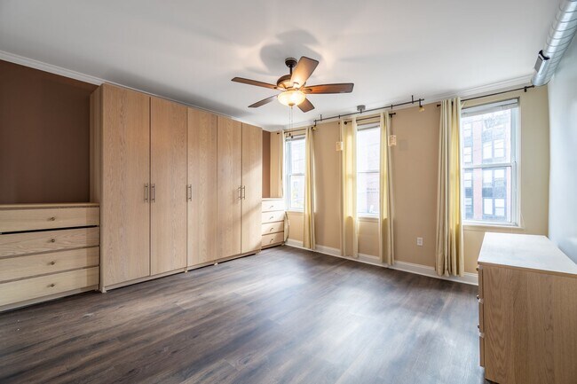 Building Photo - Beautiful luxury and spacious 4 bed home in South Side flats