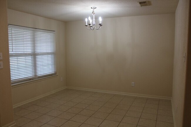 Building Photo - 18114 Surrey Lake Ln