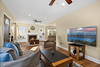 Building Photo - 109 E 45th St