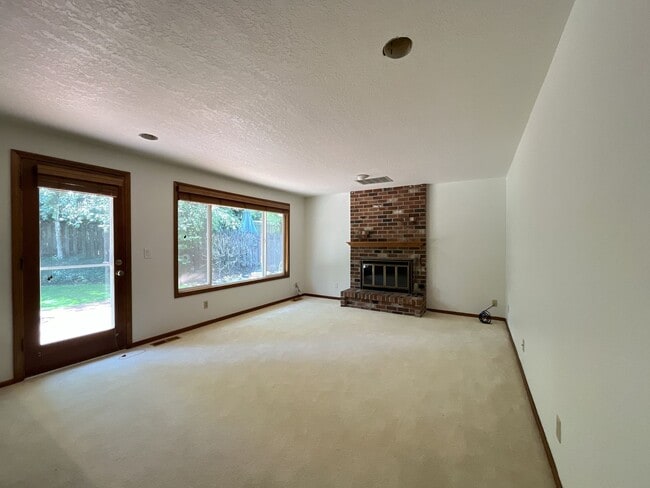Building Photo - Charming Single-Level Home with Multiple Living Areas and Spacious Backyard Retreat