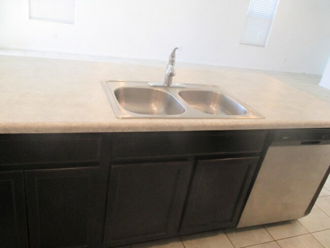 Building Photo - Bright 3BR + Fenced Yard + Community Pool Access in Rancho Sahuarita