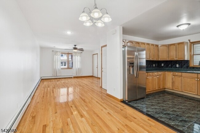 Building Photo - 66 Atlantic St