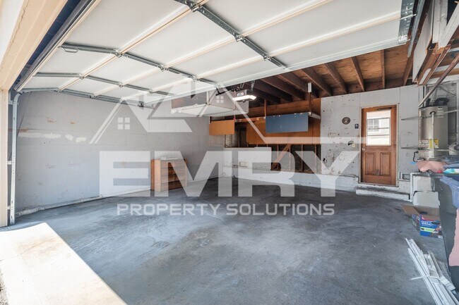 Building Photo - 9781 Karmont Ave