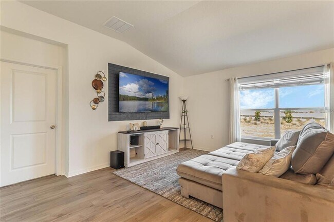 Building Photo - 495 Overpool Ave