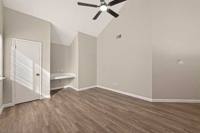 Building Photo - 7622 Poitiers Dr