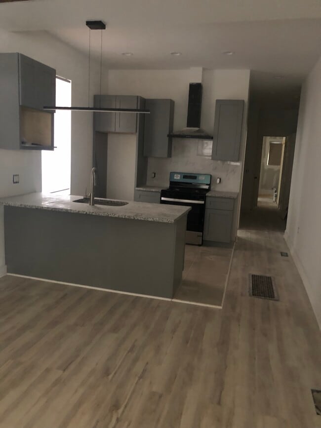 Building Photo - 1226 N Redfield St