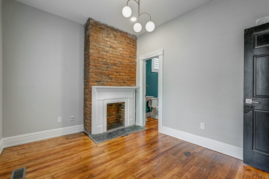 Building Photo - 3513 E Clay St