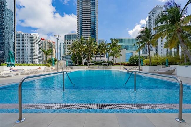 Pool - 951 BRICKELL Ave