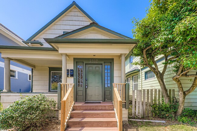 Building Photo - Breathtaking Renovation! Oversized 2 Bed 1...
