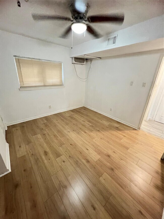 Building Photo - 5911 Grace Ln