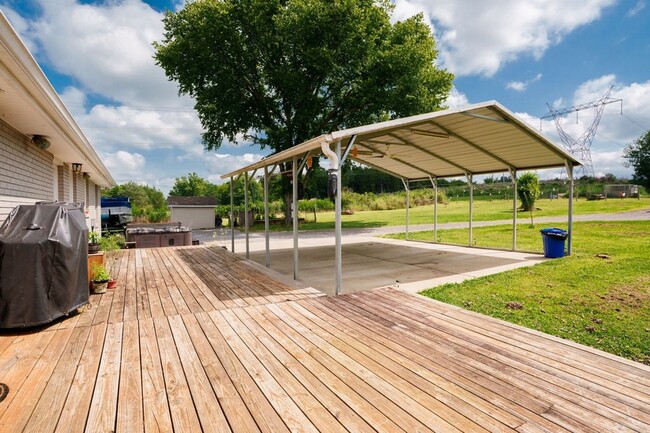 Building Photo - 864 Greenwood Rd