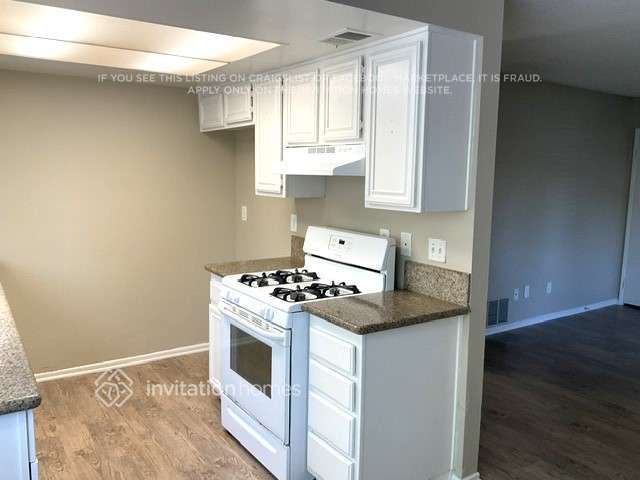 Building Photo - 1251 S Meadow Ln