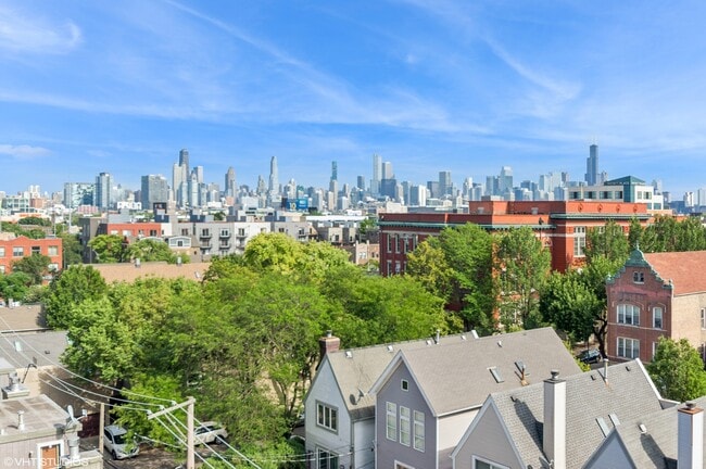 Building Photo - 1735 N Paulina St