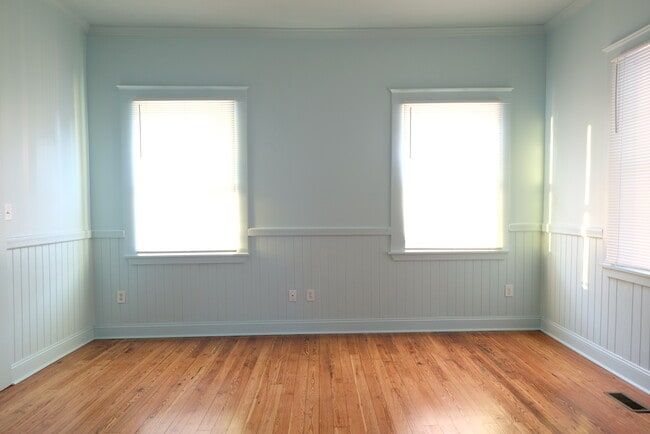 Building Photo - Renovated Historic Home