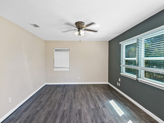Building Photo - 4521 Stassen St