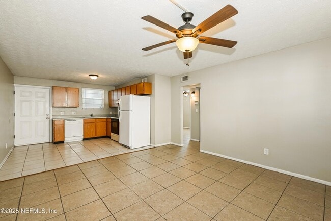 Building Photo - 1012 2nd St S