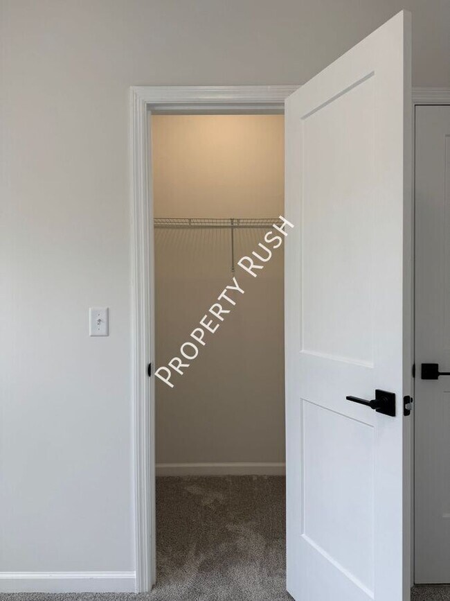 Building Photo - 1852 Wilberforce St