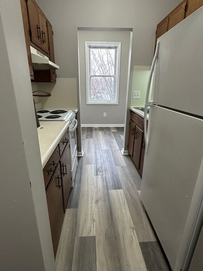 Building Photo - 363 Locust St