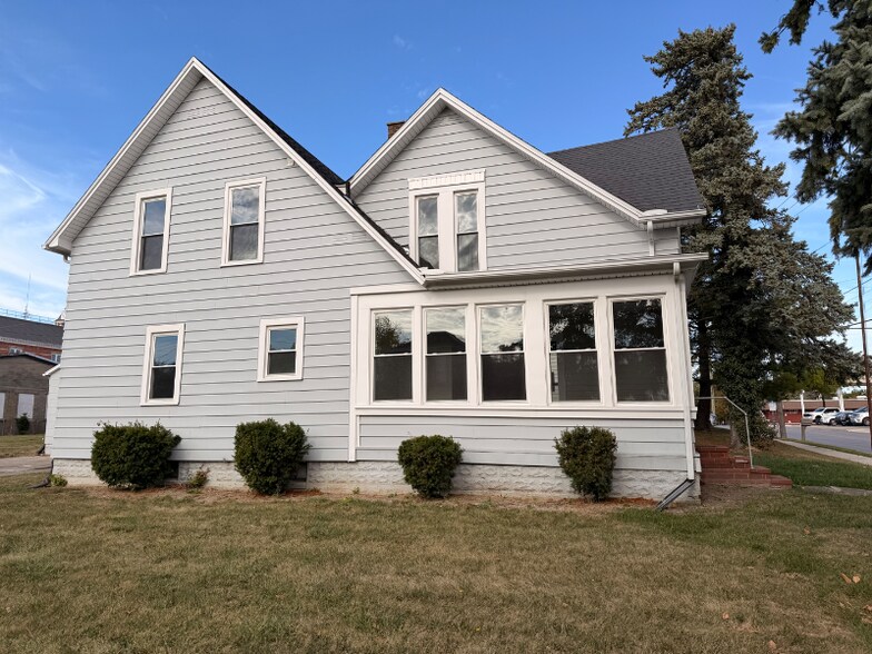 Building Photo - 118 E Jefferson St