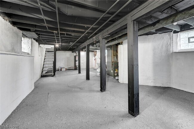 Building Photo - 2221 E 97th St