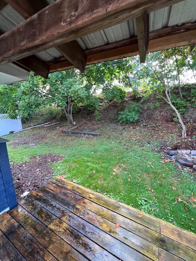 Building Photo - 3 Bed 1 Bath Single Family House 13 Essex St.