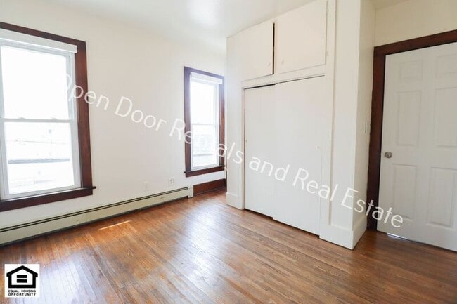 Building Photo - 204 1/2 W Houston