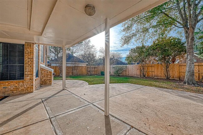 Building Photo - 910 Chinni Ct