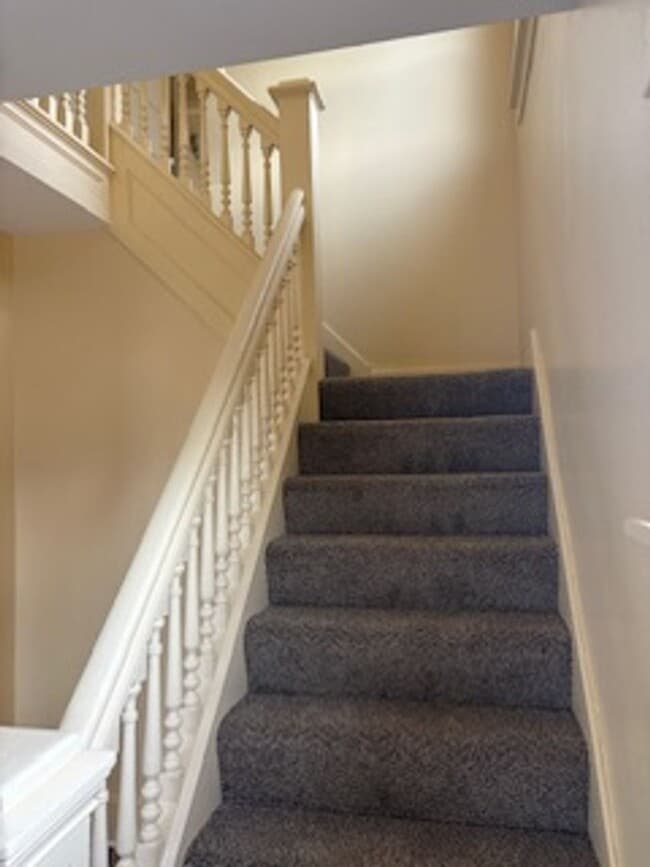 Building Photo - 3 BR house, garage, fenced yard