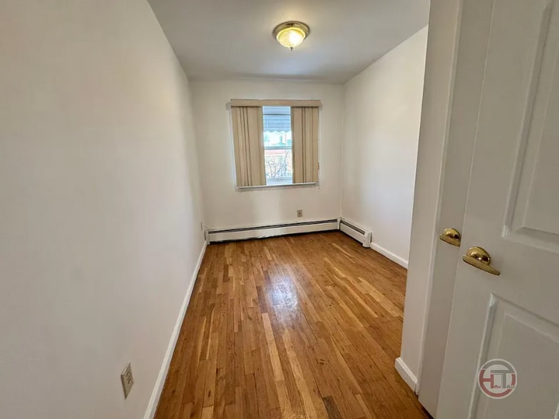 Building Photo - 1027 Throgmorton Ave