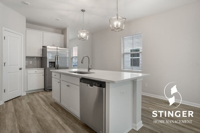 Building Photo - 585 Dreher Dr