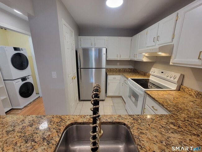 Building Photo - 303 Willow Springs