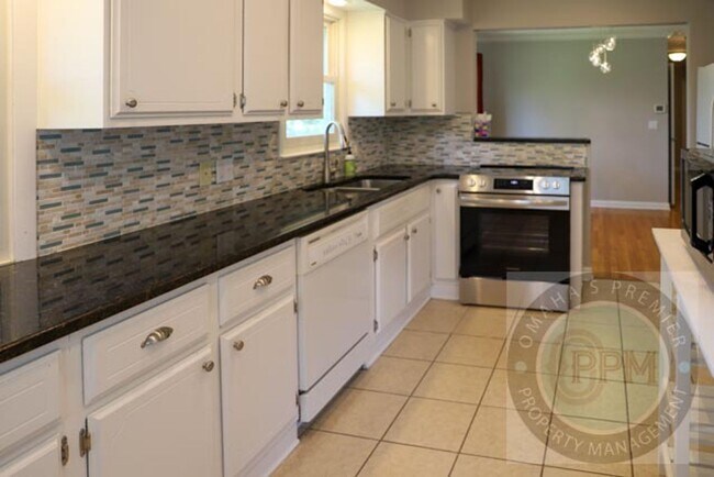 Building Photo - Move In Special  $600.00 off the Deposit!!...
