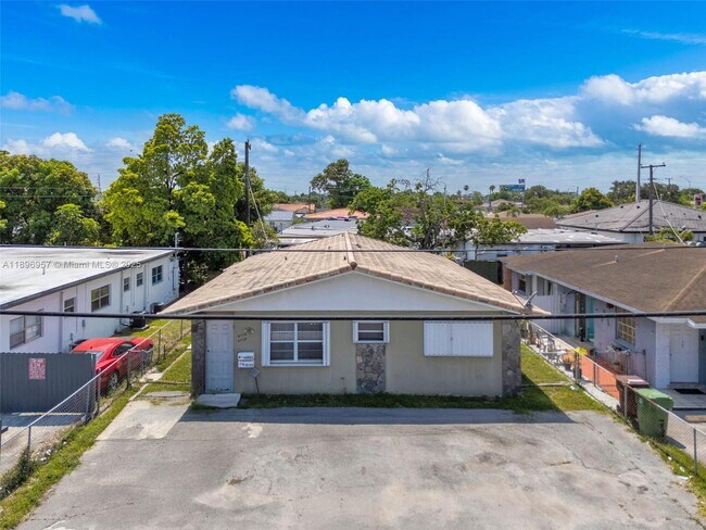 Primary Photo - 4776 E 10th Ave
