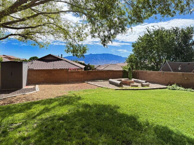 Building Photo - Wonderful 2 Story 3 BR Home in Loma Colorado