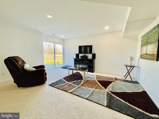 Building Photo - 73 Wellspring Dr