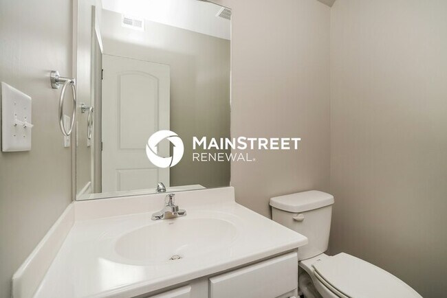 Building Photo - 3 Bedroom Pet-Friendly Home in Jeffersonville, IN with Main Street Renewal