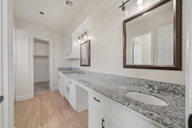 Building Photo - 15034 Rose Valley Dr