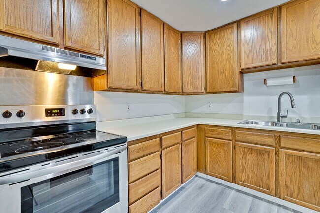 Building Photo - 2 bed 2 bath condo