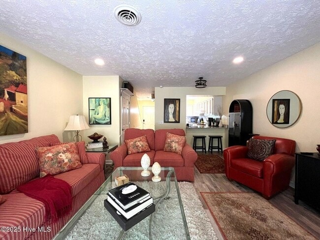 Building Photo - 940 Linden Rd