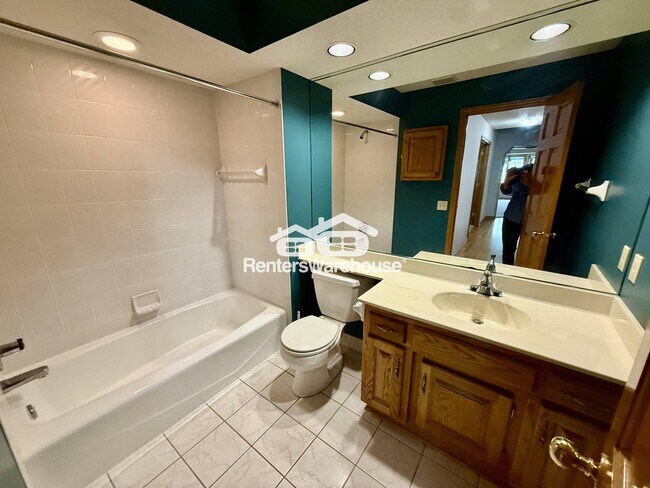 Building Photo - 10445 Fawns Way