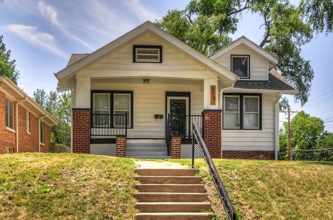 Building Photo - 4 bed in Aksarben