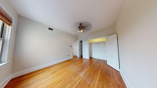 Building Photo - Historic Capitol Hill One Bedroom W/Open Floor Plan & Fireplace