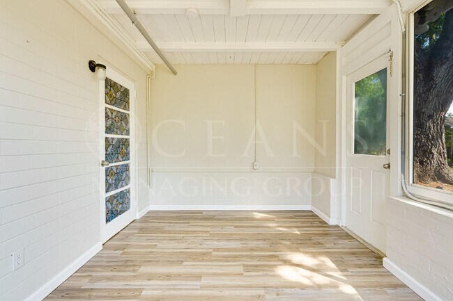 Building Photo - Beautifully Remodeled 3 Bedroom Home in th...