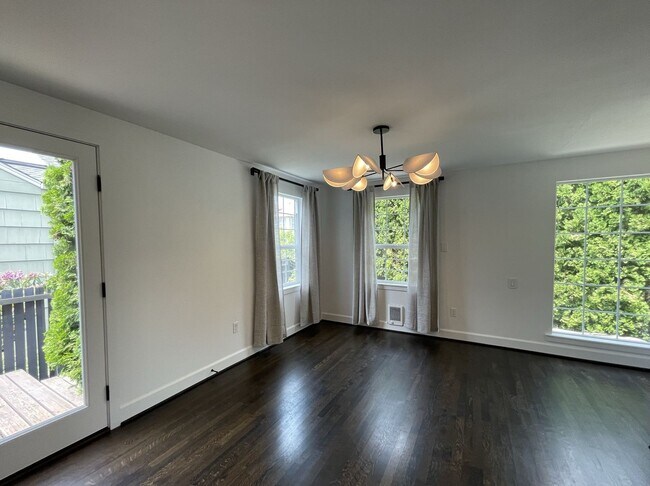 Building Photo - 4Bd/2.5Ba Seattle House