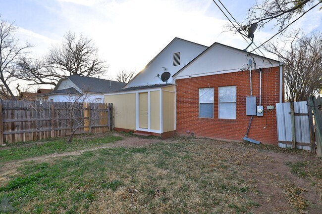 Building Photo - Cottage in the heart of Abilene!