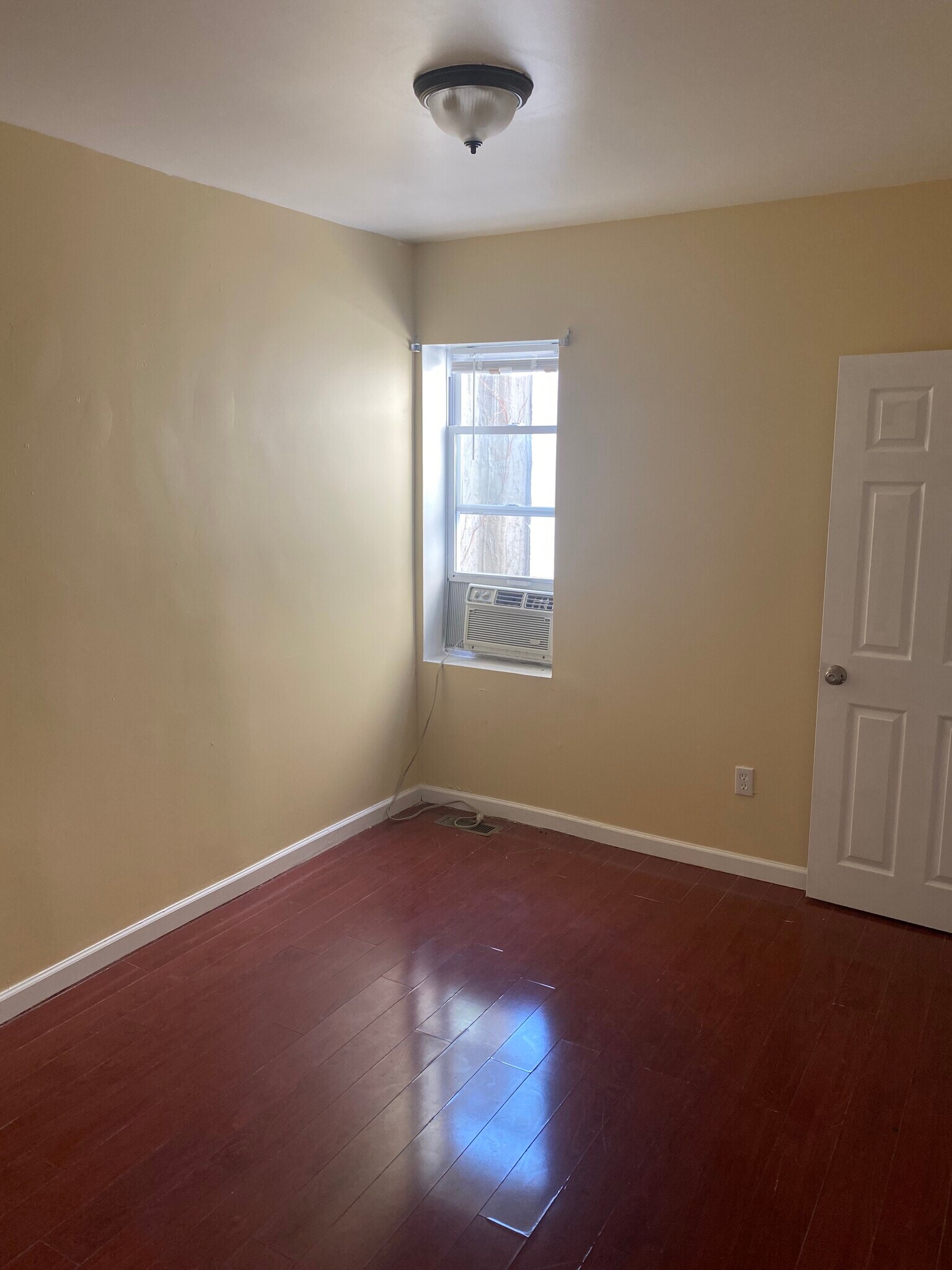 Building Photo - 5629 Malcolm St