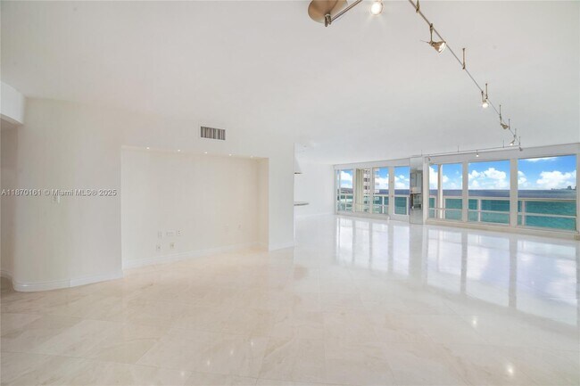 Building Photo - 2100 S Ocean Ln
