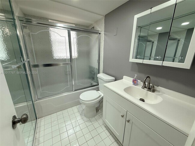 Building Photo - 1820 SW 81st Ave