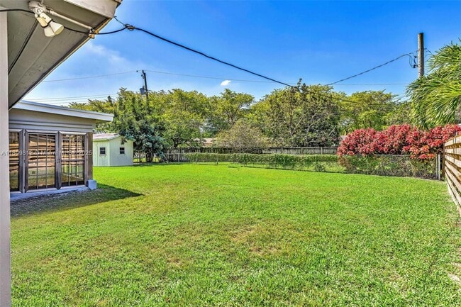 Building Photo - 418 S 57th Way